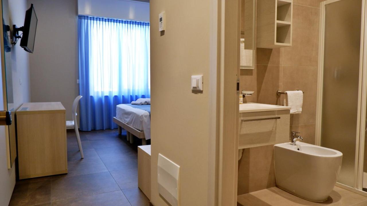 Pianomare Riviera Apartments And Rooms Imperia Bagian luar foto