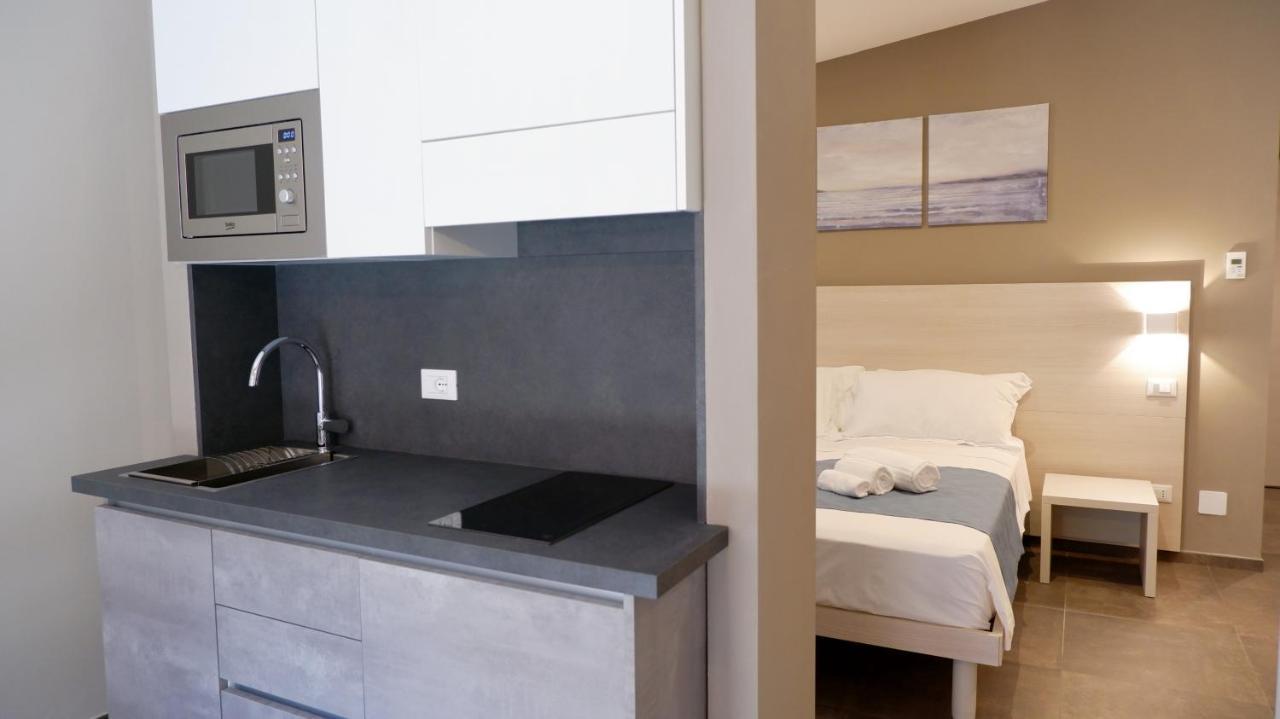 Pianomare Riviera Apartments And Rooms Imperia Bagian luar foto