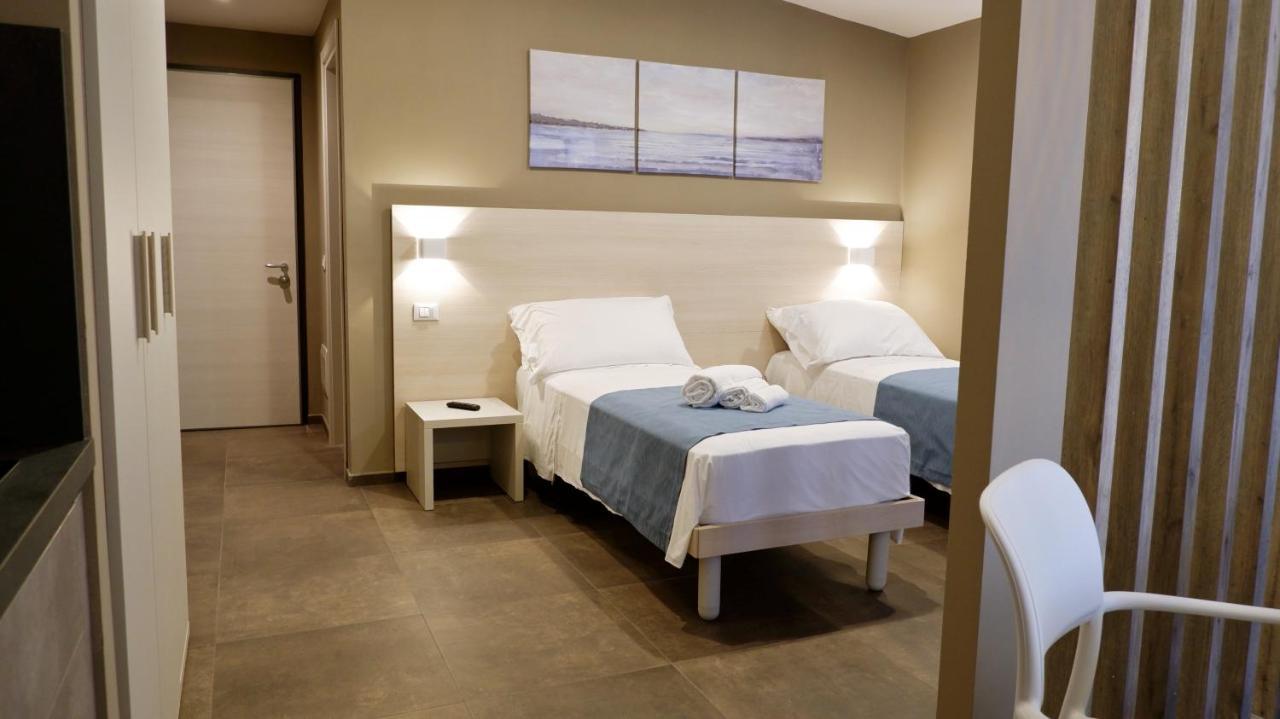 Pianomare Riviera Apartments And Rooms Imperia Bagian luar foto