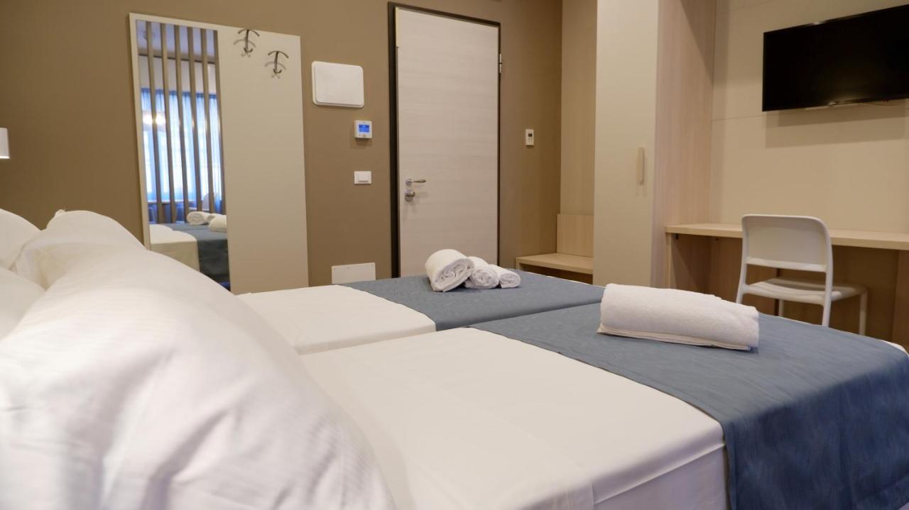 Pianomare Riviera Apartments And Rooms Imperia Bagian luar foto