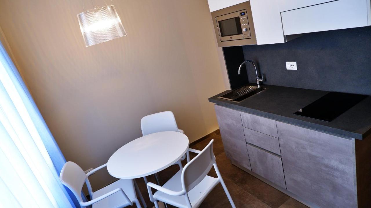 Pianomare Riviera Apartments And Rooms Imperia Bagian luar foto